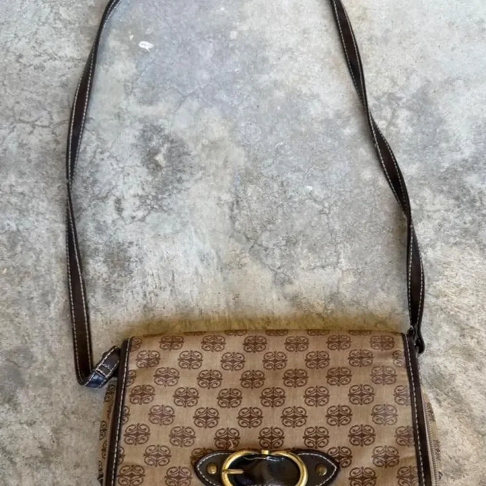 Vintage 90s monogram purse.